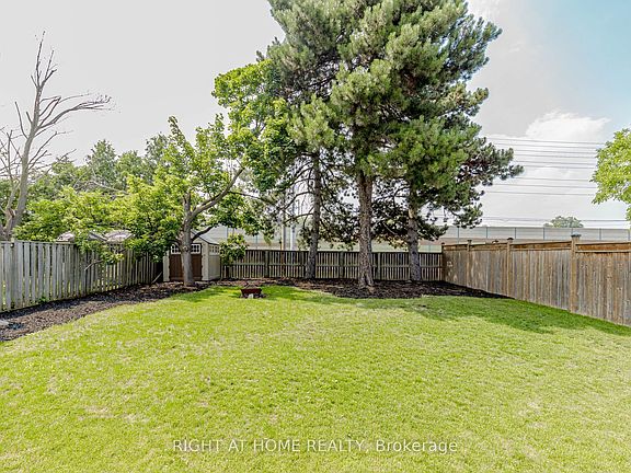 3rd image of 1073 Mesa Cres