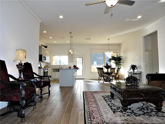 4th image of 4305 Angel Oak Dr
