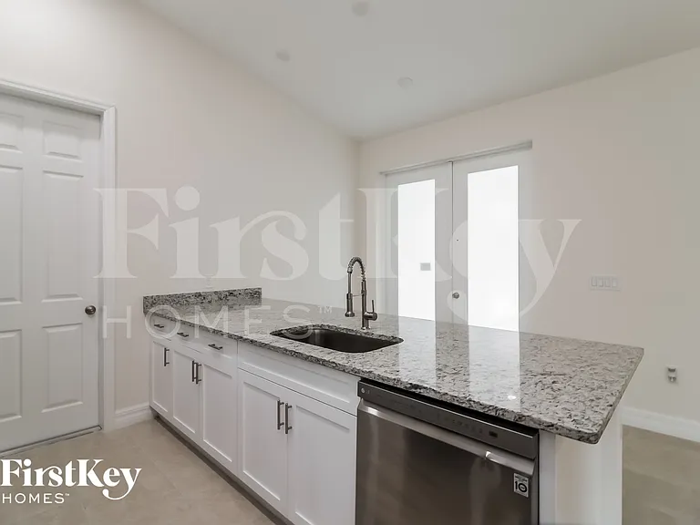 711 Nimitz Blvd — Photo 6