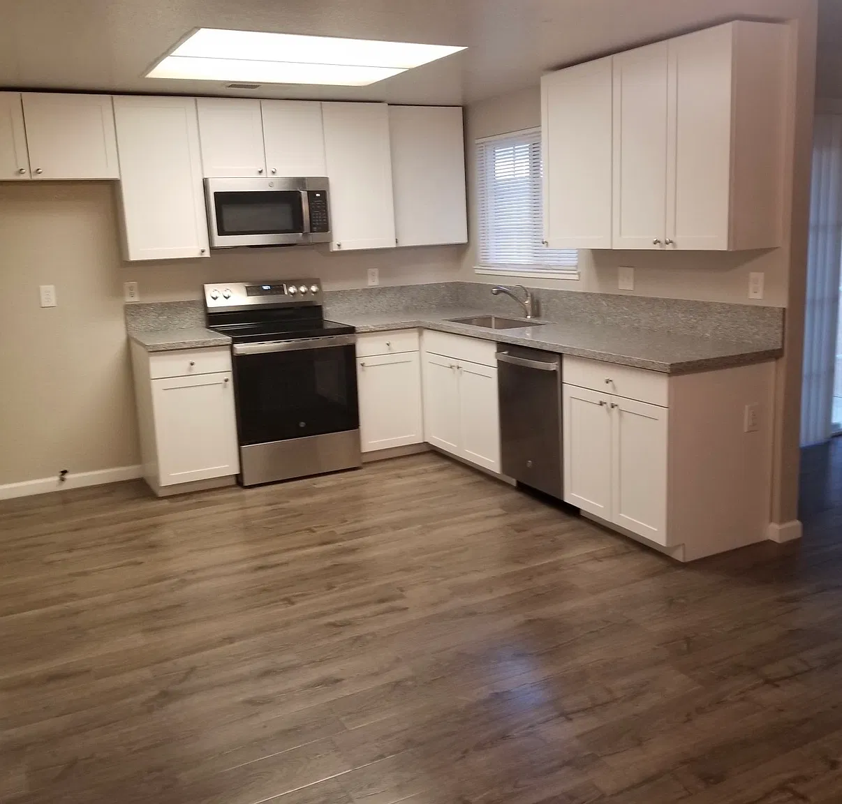 3 bed, 1108 sqft, $2,620 — Photo 4