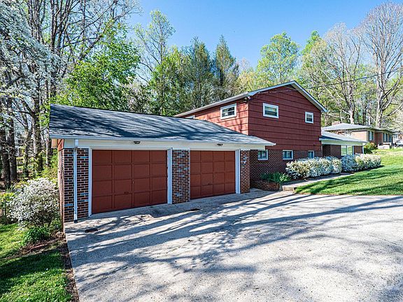 5th image of 207 Robinwood Cir NE