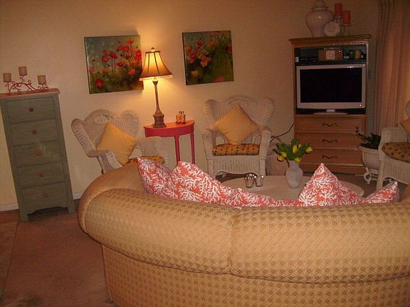4th image of 850 Mallery St #7T