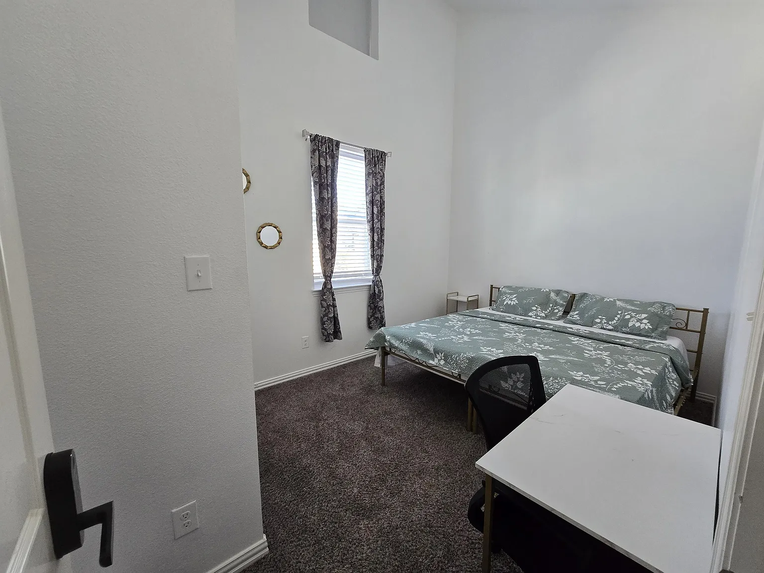 4 bed, 3.0 bath, 1950 sqft, $1,274 — Photo 1