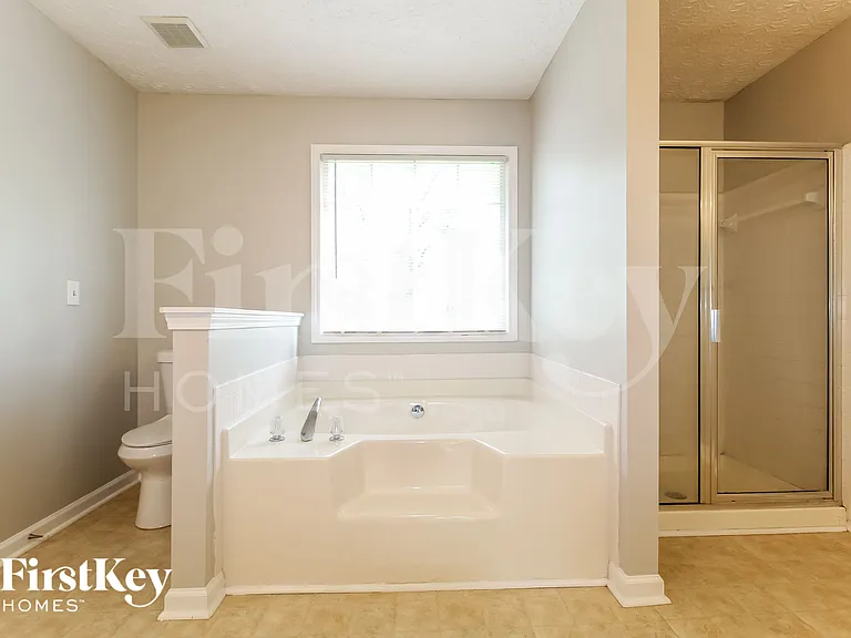 1845 Rockside Ln — Photo 10