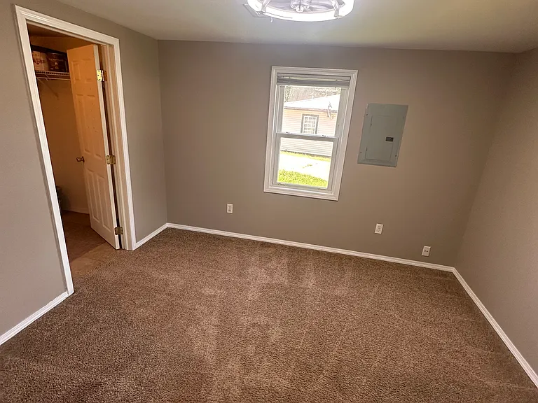 406 W South St — Photo 5