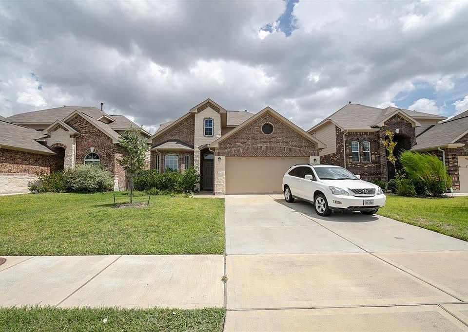 1st image of 2915 Lake Dr