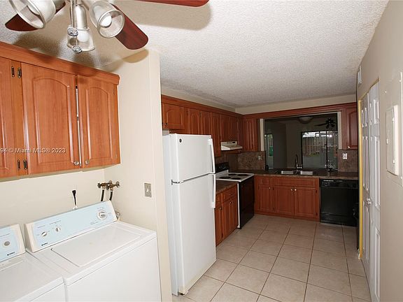 2nd image of 25 Seville Cir #4-51