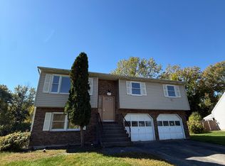 37 Dowling Rd, Albany, NY 12205