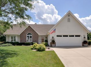 N50W17481 Mulberry Ln, Menomonee Falls, WI 53051