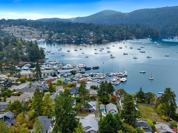 767 Harding Ln, Central Saanich, BC V8M 2G2