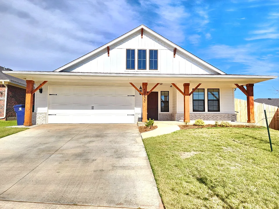 18600 Luna Dr