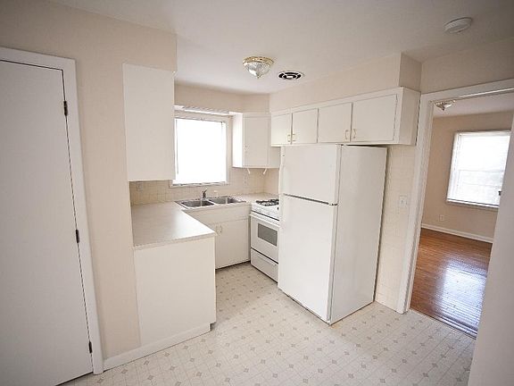 2nd image of 805 E Market St APT 1
