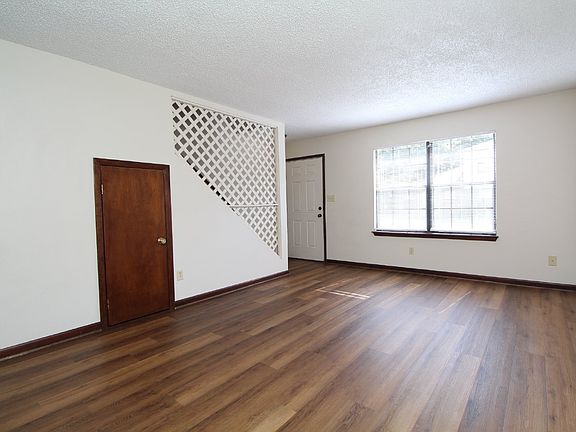 4th image of 1455 Acorn Ln #G