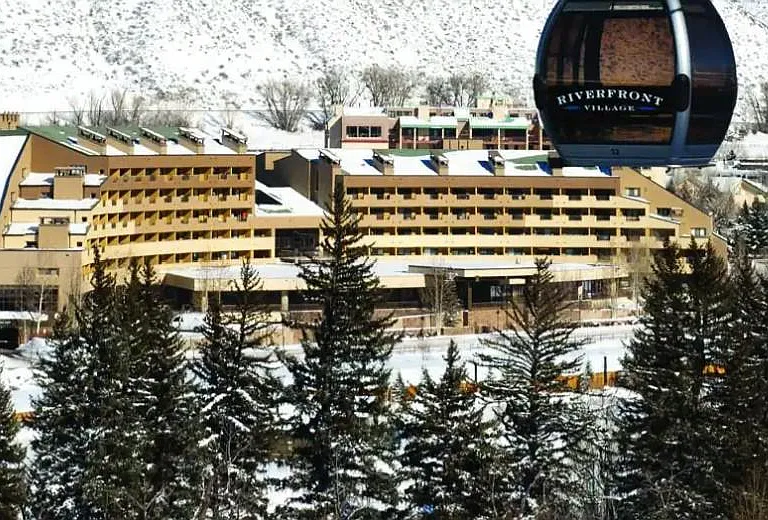 Seasons at Avon Building