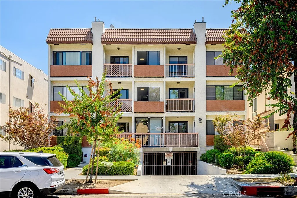 2 bed, 1003 sqft, $2,750 — Photo 2