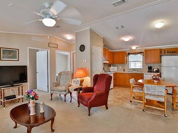 3rd image of 102 W Saint Annes Cir