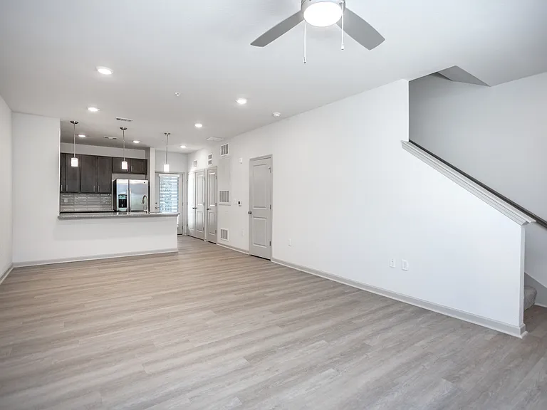 LS BuildingPhoto (28)