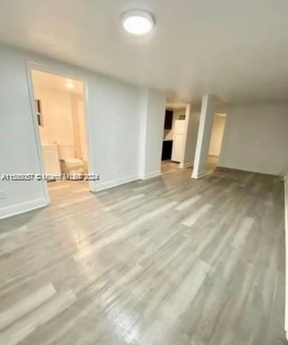 2 bed, 800 sqft, $1,500 — Photo 2