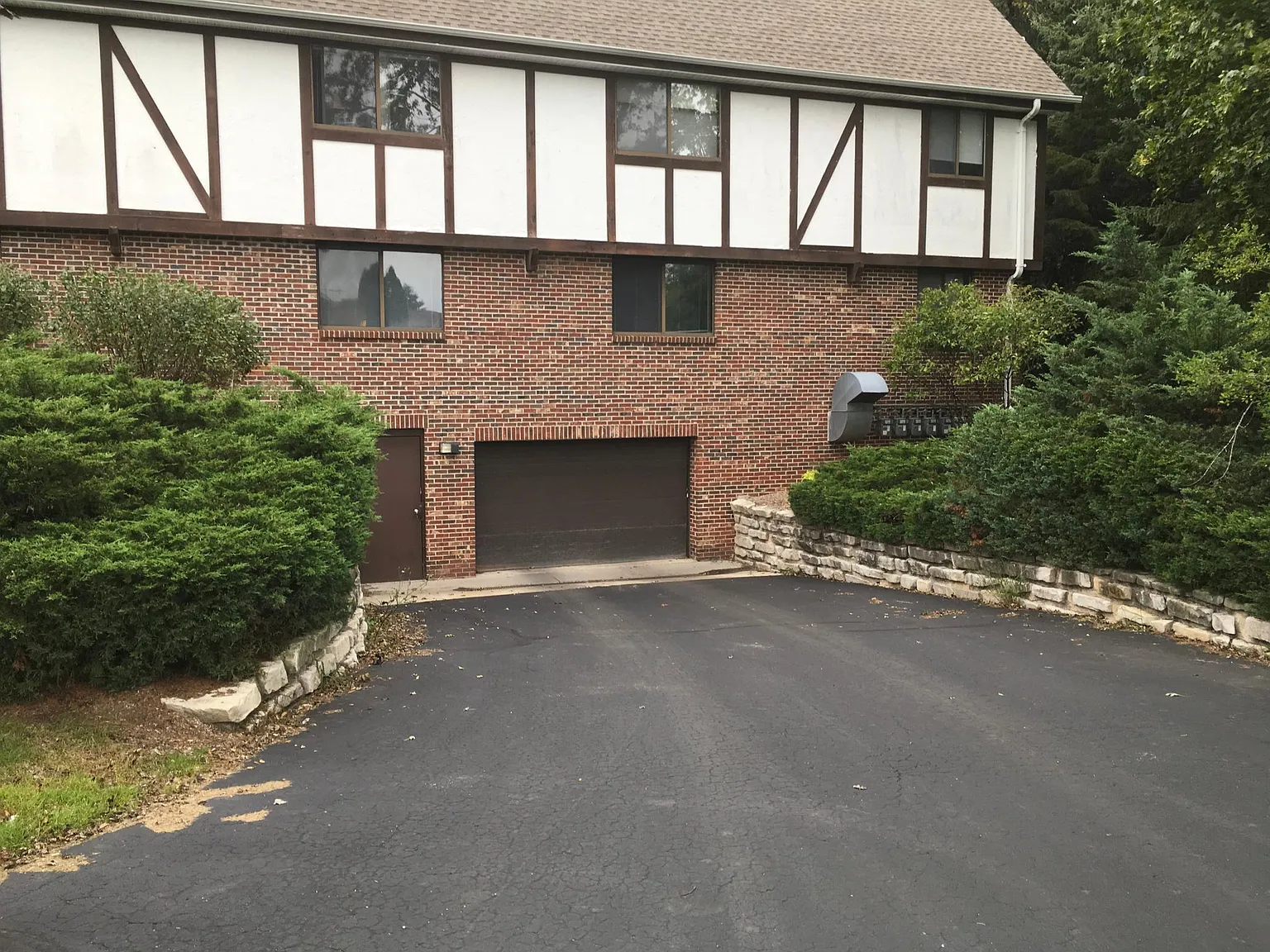 2 bed, 1.5 bath, 1050 sqft, $1,400 — Photo 3
