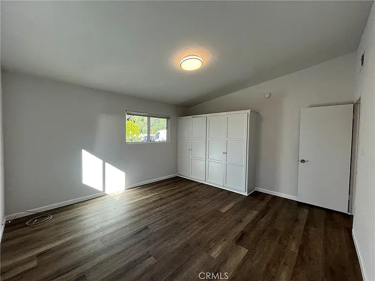 18708 Keswick St #18708 — Photo 7