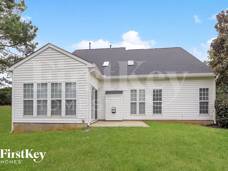 9708 Spring Park Dr — Photo 15
