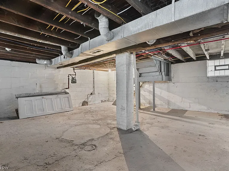 8210 Dorver Ave — Photo 19
