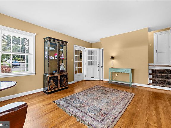 4th image of 2709 Hollywood Ct