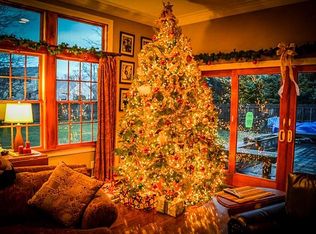 41 Middle Rd, Blue Point, NY 11715