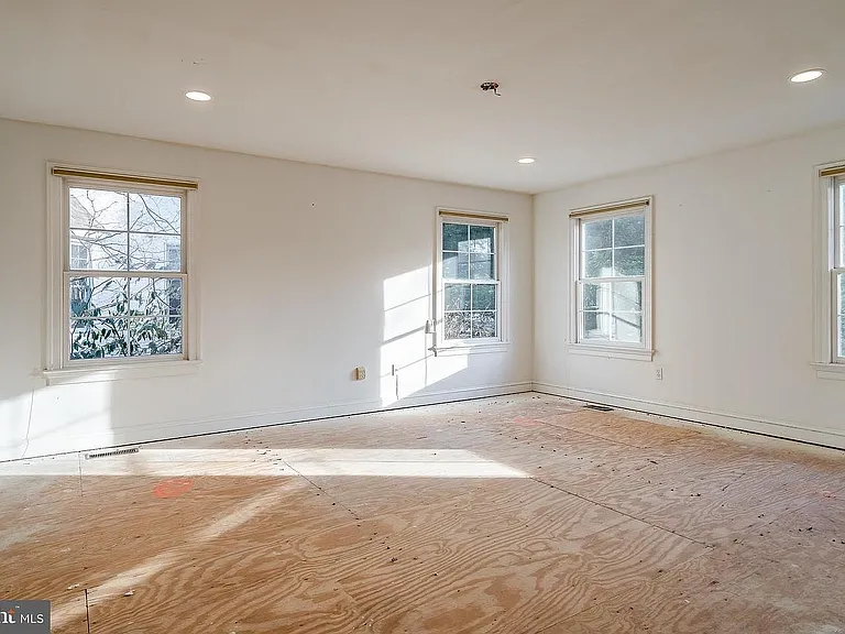 2075 Matsons Cir — Photo 10
