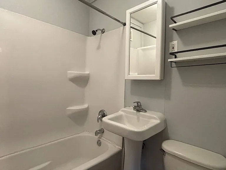 580 Thomas Ave W — Photo 11