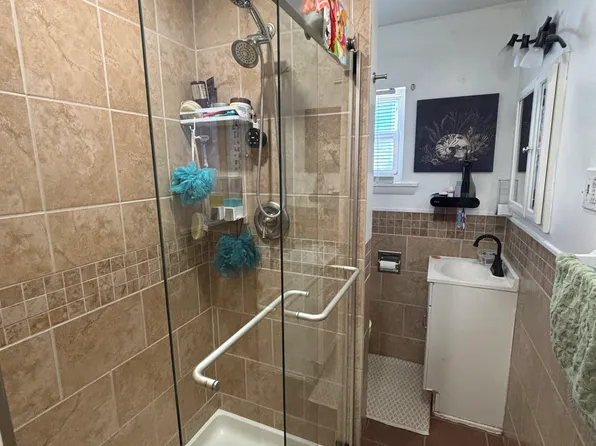 201 Mackinaw St APT 4, Buffalo, NY 14204