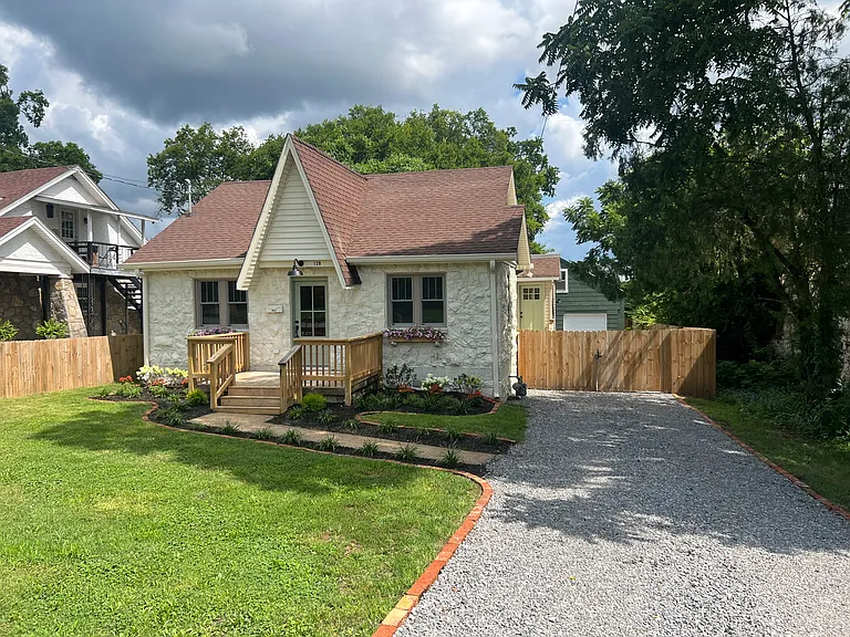 129 Harrington Ave — Photo 31