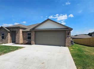 992 Pebble Dr, Prairie Grove, AR 72753