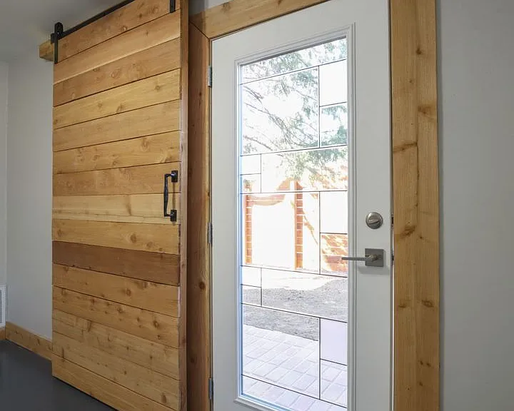 804 N Locust St — Photo 4