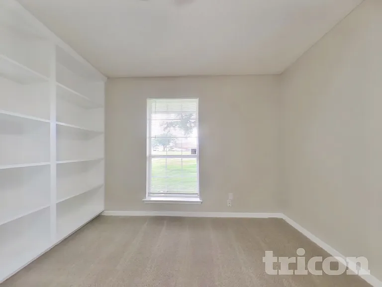 2727 Fox Creek Dr E — Photo 4