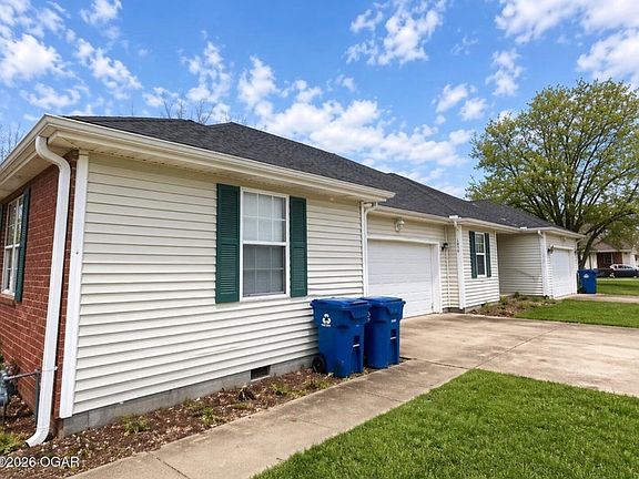 2nd image of 92 Hedge Dr #92
