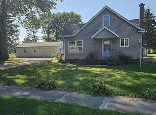 206 S State St, Henderson, IL 61439