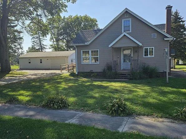 206 S State St, Henderson, IL 61439