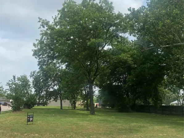 706 W Chickasaw St, Marietta, OK 73448