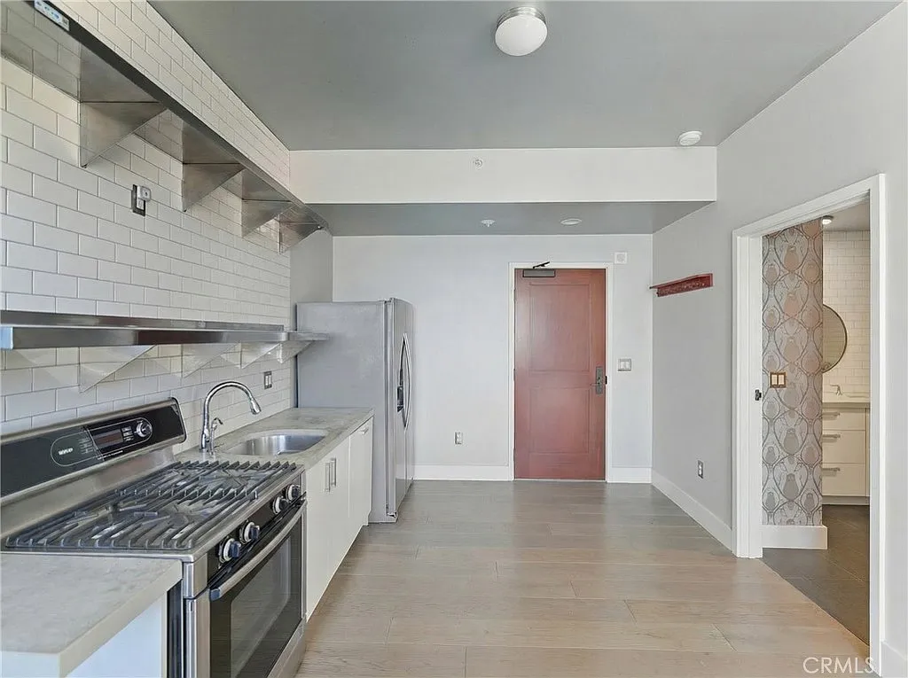 Studio, 470 sqft, $1,990 — Photo 2