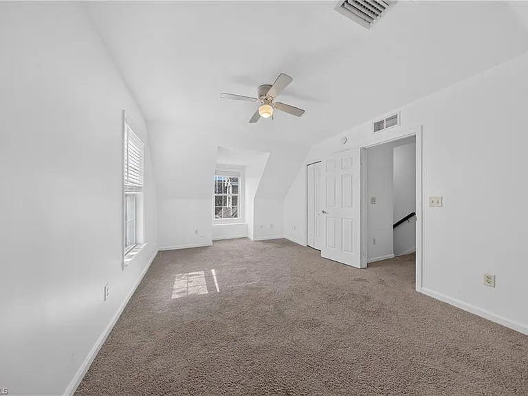 250 Leawood Cir — Photo 16