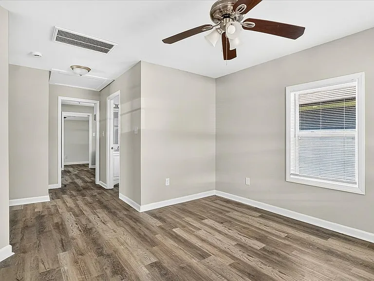 403 Spring Ct — Photo 24