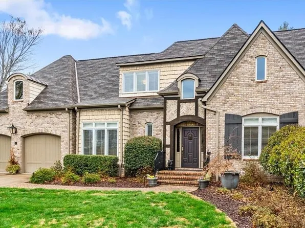 11 Creswell Ct, Greensboro, NC 27407