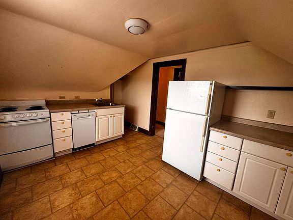 3rd image of 1013 Colby St