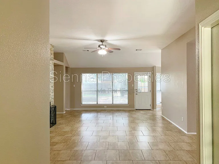 209 N Blue Ridge Pkwy — Photo 2