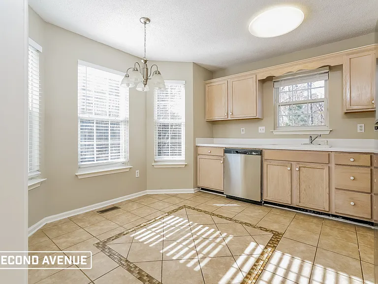 4204 Akins Ridge Ln — Photo 3
