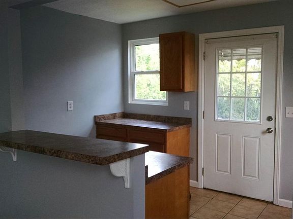 4th image of 625 Crestlyn Dr