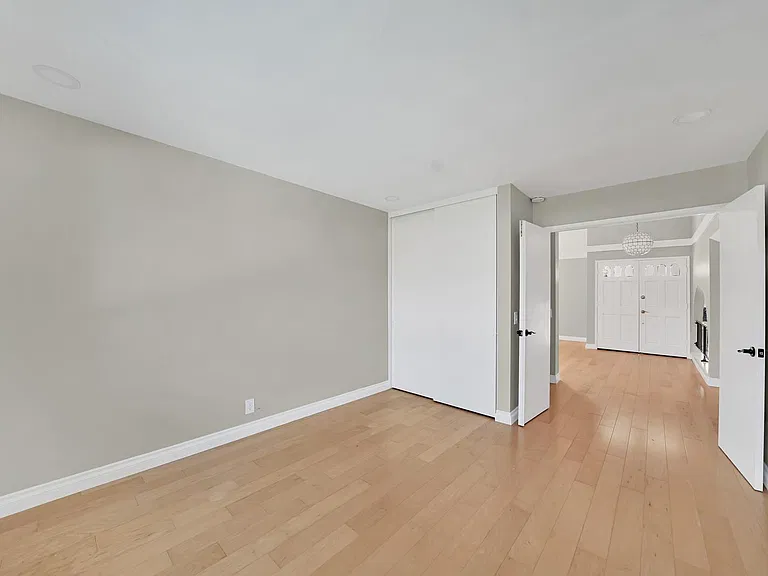 6781 Glen Dr — Photo 16