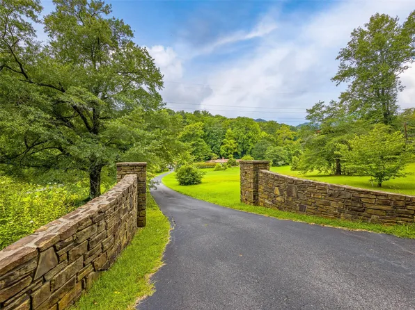 1956 Warrior Dr, Tryon, NC 28782