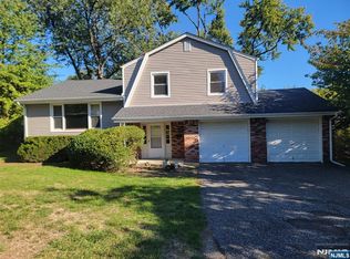 780 Hilton Pl, Paramus, NJ 07652